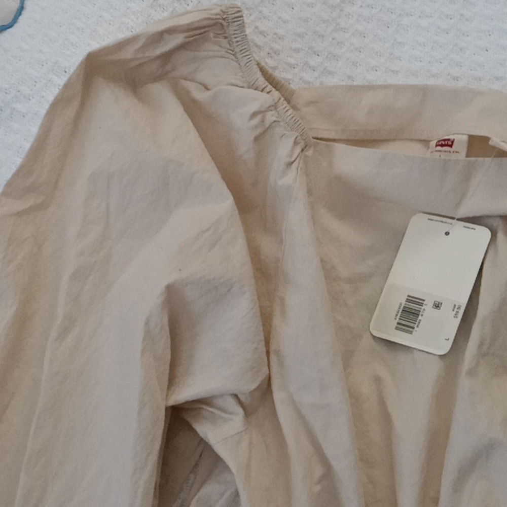 Levi's Cream Off-Shoulder Blouse - Picture 3 of 4